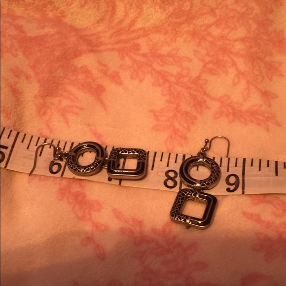 Earrings - Picture 3 of 7